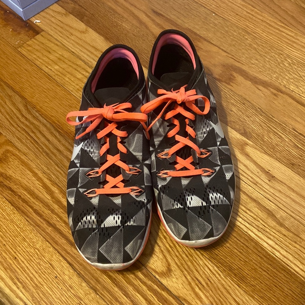 Size 11. Women’s Nike running shoes.